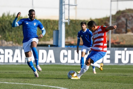 Imagen del amistoso entre el Granada y el San Fernando celebrado en la Ciudad Deportiva (GCF) Imagen del amistoso entre el Granada y el San Fernando celebrado en la Ciudad Deportiva (GCF)