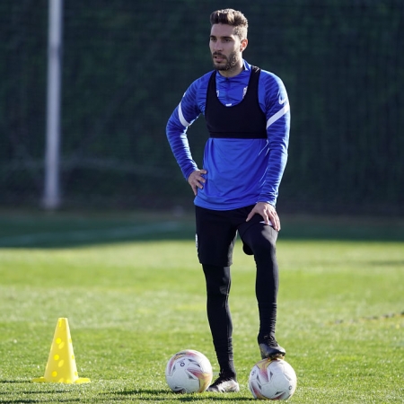 Rochina, en un entrenamiento reciente con el Granada, trabajando ya sobre el césped (PEPE VILLOSLADA / CGF) Rochina, en un entrenamiento reciente con el Granada, trabajando ya sobre el césped (PEPE VILLOSLADA / CGF)