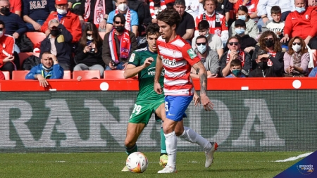 Álex Collado, en un lance del Granada - Osasuna (JOSÉ M. BALDOMERO Álex Collado, en un lance del Granada - Osasuna (JOSÉ M. BALDOMERO