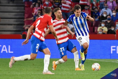 Imagen del Granada - Real Sociedad de la primera vuelta (JOSÉ M. BALDOMERO) Imagen del Granada - Real Sociedad de la primera vuelta (JOSÉ M. BALDOMERO)