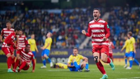 Jorge Molina celebra el gol que le dio al Granada un punto in extremis ante el Cádiz en la primera vuelta (EUROSPORT)