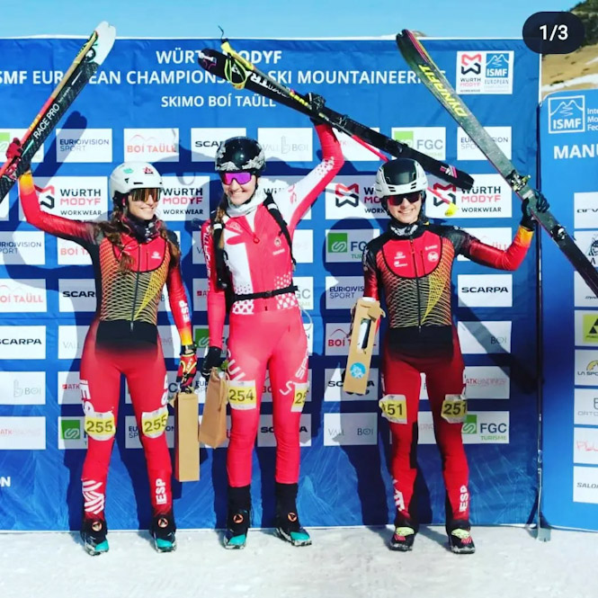 Las esquiadoras granadinas en el podium (FEDAMON)