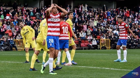 El Granada vuelve a finalizar otra jornada a cuatro puntos del descenso (JOSÉ M. BALDOMERO)