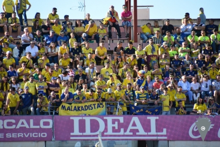 Aficionados del Cádiz en el `Nuevo Los Cármenes` (CÁDIZ CF)