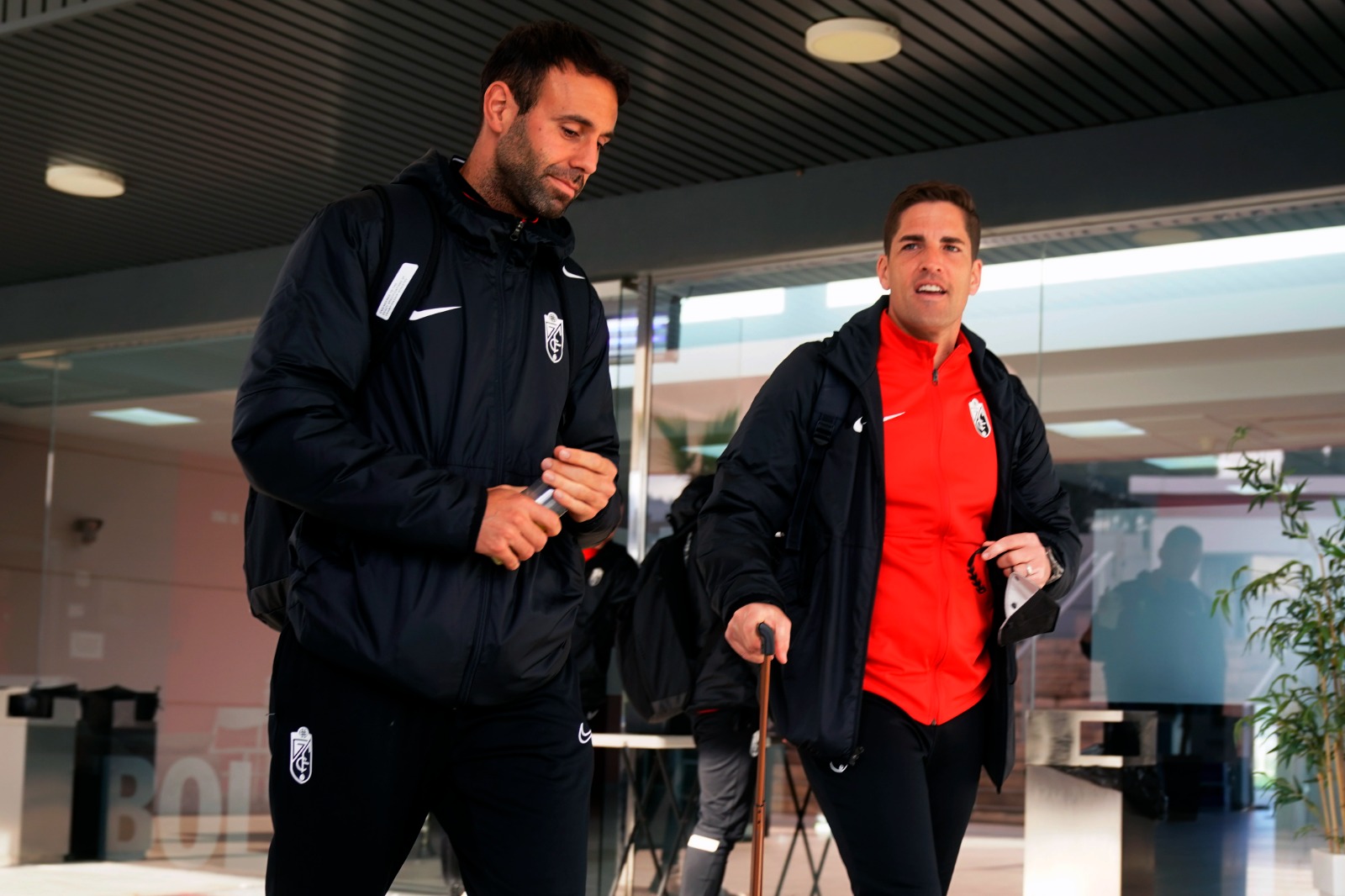 Víctor Díaz y Robert Moreno, en la Ciudad Deportiva antes de partir hacia Valencia (PEPE VILLOSLADA / GCF)