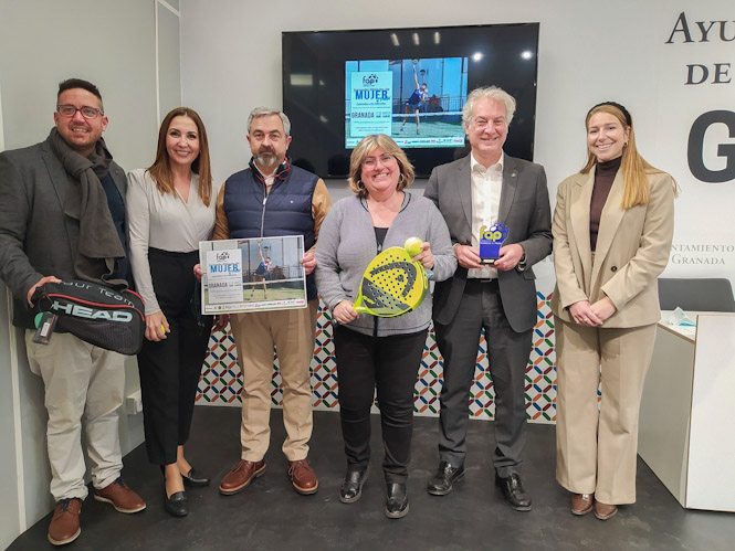 Presentación del torneo mujer y pádel (JAVIER ALGARRA/ AYUNTAMIENTO)
