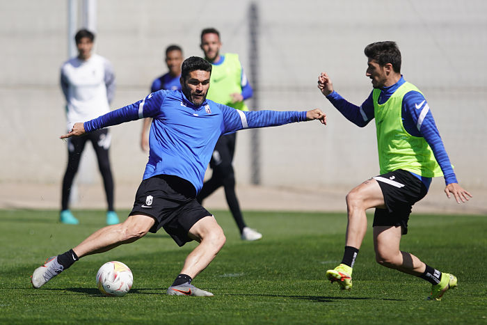 Jorge Molina y Escudero, en una acción del entrenamiento de este miércoles en la Ciudad Deportiva (PEPE VILLOSLADA / GCF)