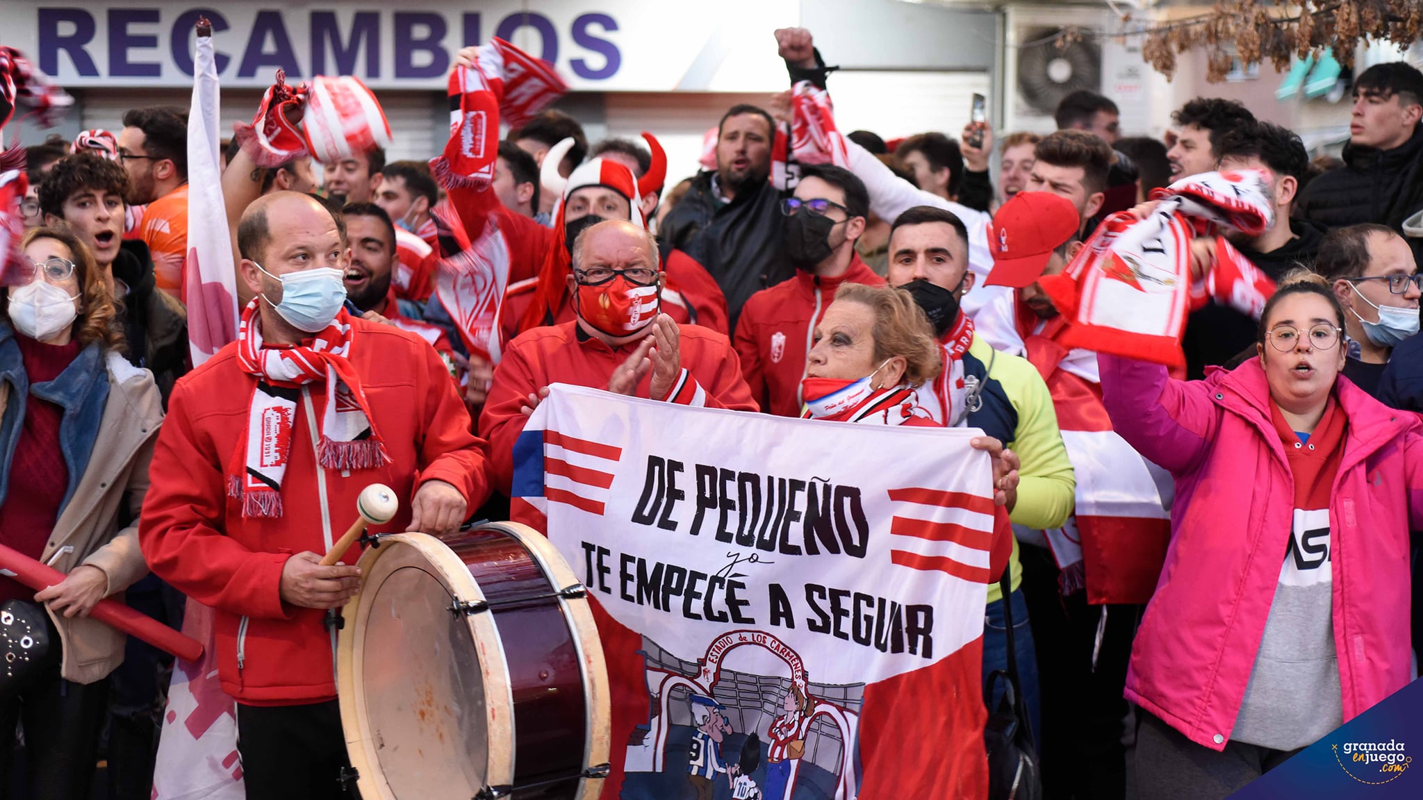 Los aficionados del Granada ya pueden reservar su viaje a Vitoria para el choque ante el Alavés (JOSÉ M. BALDOMERO)