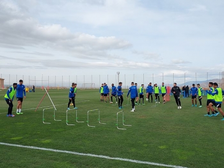 Imagen del entrenamiento del Granada este viernes en la Ciudad Deportiva (FRAN CALVO) Imagen del entrenamiento del Granada este viernes en la Ciudad Deportiva (FRAN CALVO)