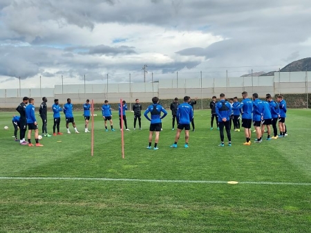 Imagen del inicio del entrenamiento del Granada este miércoles en la Ciudad Deportiva (FRAN CALVO) Imagen del inicio del entrenamiento del Granada este miércoles en la Ciudad Deportiva (FRAN CALVO)