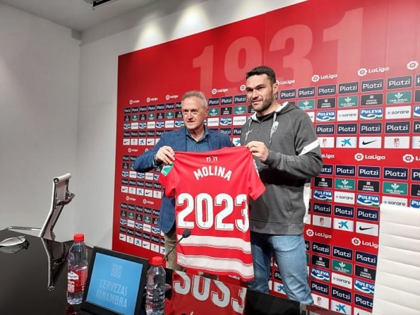 Pep Boada y Jorge Molina, en el acto de renovación del delantero (FRAN CALVO)