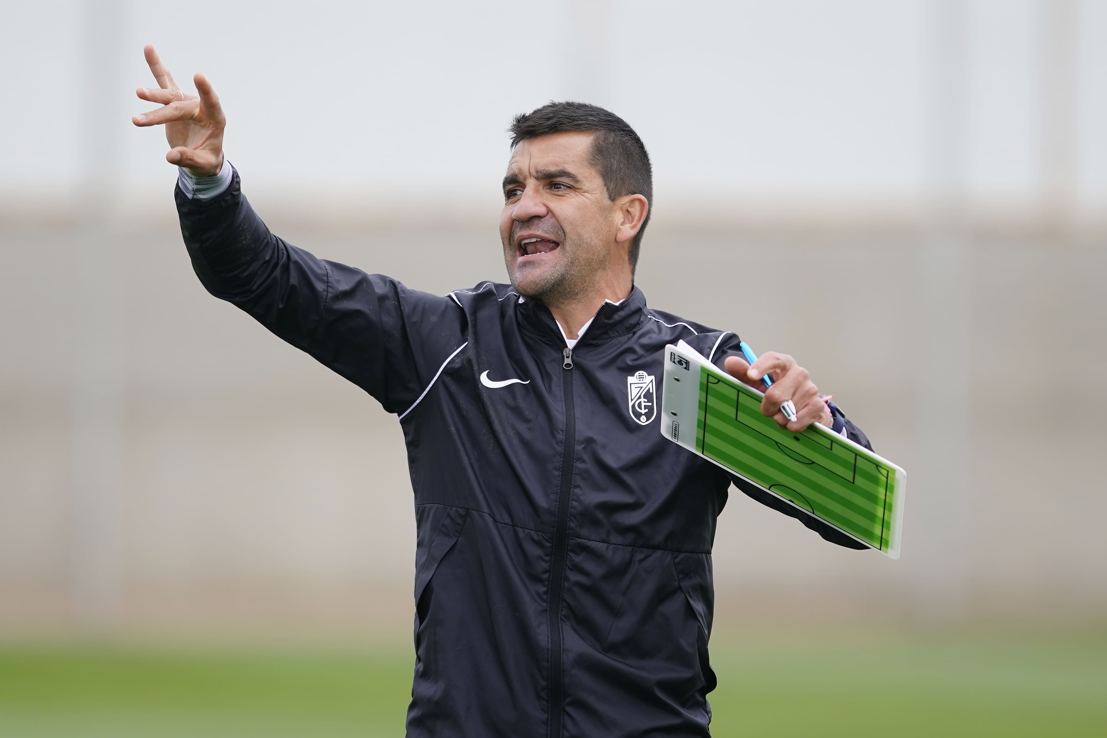 Torrecilla, en un entrenamiento de esta semana con el Granada (PEPE VILLOSLADA / GCF)