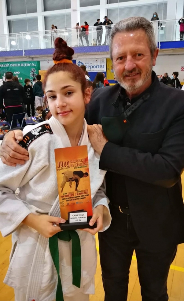 La judoca otureña Yahari Domingo, tras ganar el Campeonato de Andalucía (AYTO. OTURA) La judoca otureña Yahari Domingo, tras ganar el Campeonato de Andalucía (AYTO. OTURA)