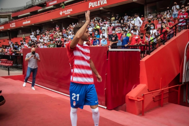 Rochina, el día de su presentación como jugador del Granada (JOSÉ VELASCO / GRJ) Rochina, el día de su presentación como jugador del Granada (JOSÉ VELASCO / GRJ)