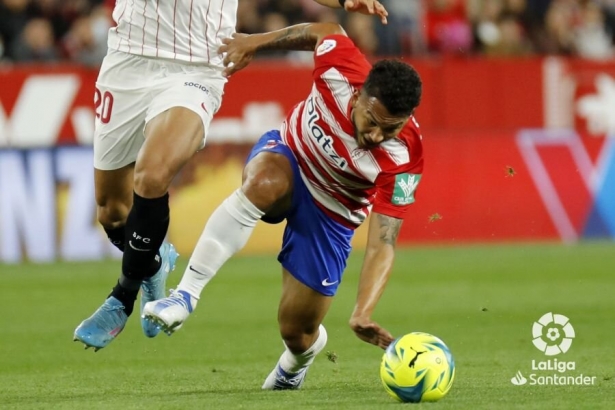 Luis Suárez, en un lance del partido ante el Sevilla (LALIGA) Luis Suárez, en un lance del partido ante el Sevilla (LALIGA)