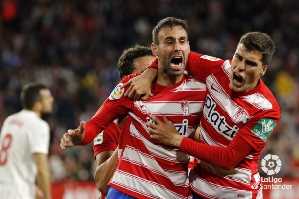 Víctor Díaz celebra su gol en el Sánchez Pizjuán (LALIGA) Víctor Díaz celebra su gol en el Sánchez Pizjuán (LALIGA)