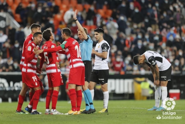 Pizarro Gómez, durante el Valencia - Granada de esta temporada (LALIGA) Pizarro Gómez, durante el Valencia - Granada de esta temporada (LALIGA)