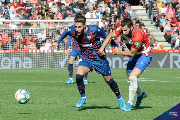 Rochina y Gonalons, en el Granada - Levante de la temporada 2019/20 (JOSÉ M. BALDOMERO)