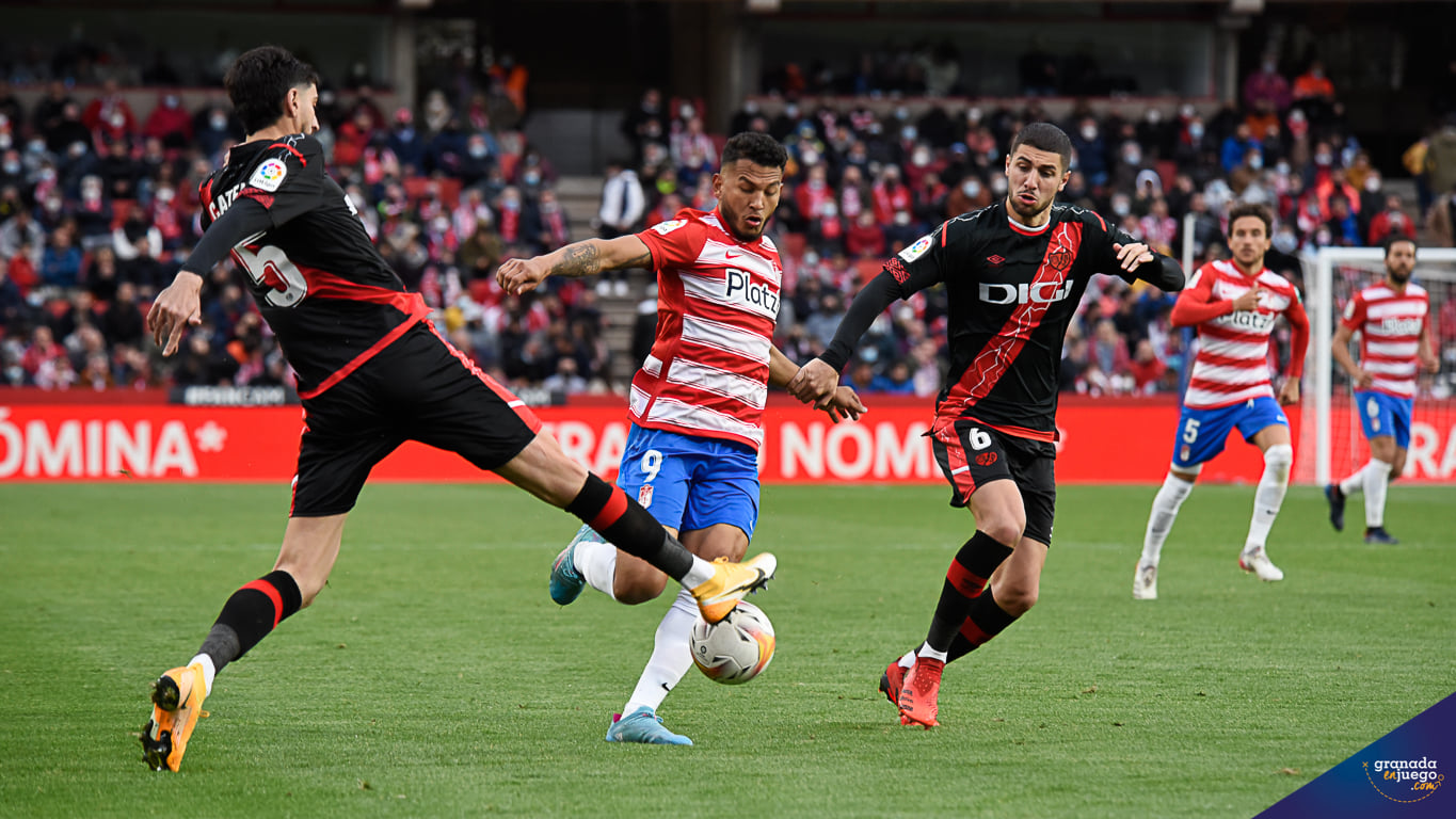 Luis Suárez se perderá un partido con el Granada por primera vez esta temporada (JOSÉ M. BALDOMERO)