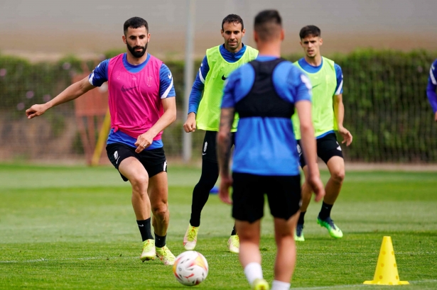 Gonalons, durante el entrenamiento de este martes en la Ciudad Deportiva (PEPE VILLOSLADA / GCF)