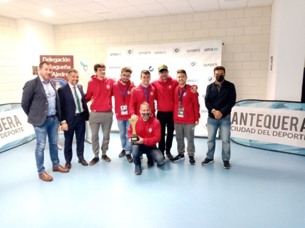 Equipo de la Universidad de Granada que ha participado en el Campeonato de España (AJEDREZ LA ZUBIA) Equipo de la Universidad de Granada que ha participado en el Campeonato de España (AJEDREZ LA ZUBIA)