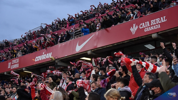 La grada de `Los Cármenes`, en uno de los últimos partidos del Granada (JOSÉ M. BALDOMERO)