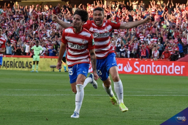 Collado y Jorge Molina celebran el tanto del primero ante el Athletic (JOSÉ M. BALDOMERO)