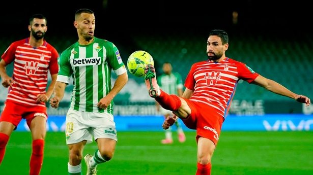 Puertas y Canales, en un lance del Betis - Granada del curso pasado (GCF) Puertas y Canales, en un lance del Betis - Granada del curso pasado (GCF)