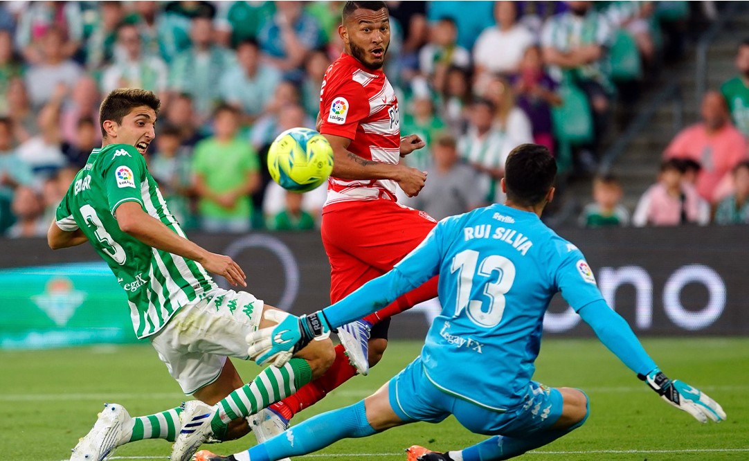 Luis Suárez tuvo un mano a mano ante Rui Silva en la segunda mitad (GCF)
