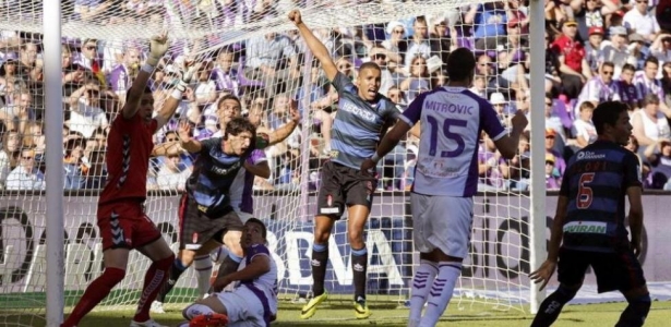 Momento en el que el Granada anotó el gol de la salvación en Valladolid en la temporada 2013/14 (LA VANGUARDIA) Momento en el que el Granada anotó el gol de la salvación en Valladolid en la temporada 2013/14 (LA VANGUARDIA)