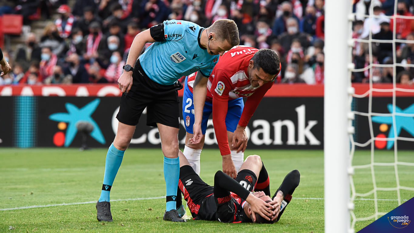 Hernández Hernández, durante el Granada - Rayo de esta temporada (JOSÉ M. BALDOMERO)
