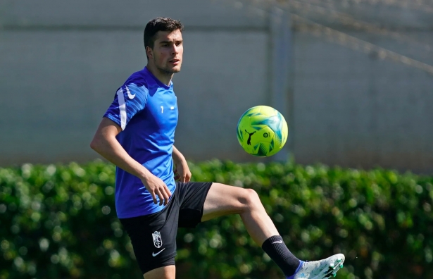 Soro, en un entrenamiento con el Granada (GCF) Soro, en un entrenamiento con el Granada (GCF)