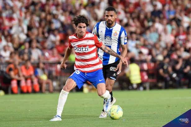 Collado, en un lance del duelo ante el Espanyol (JOSÉ M. BALDOMERO) Collado, en un lance del duelo ante el Espanyol (JOSÉ M. BALDOMERO)