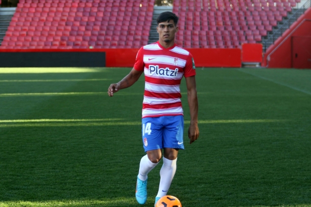 Matías Arezo, en su presentación como jugador del Granada (JOSÉ VELASCO / GRJ) Matías Arezo, en su presentación como jugador del Granada (JOSÉ VELASCO / GRJ)