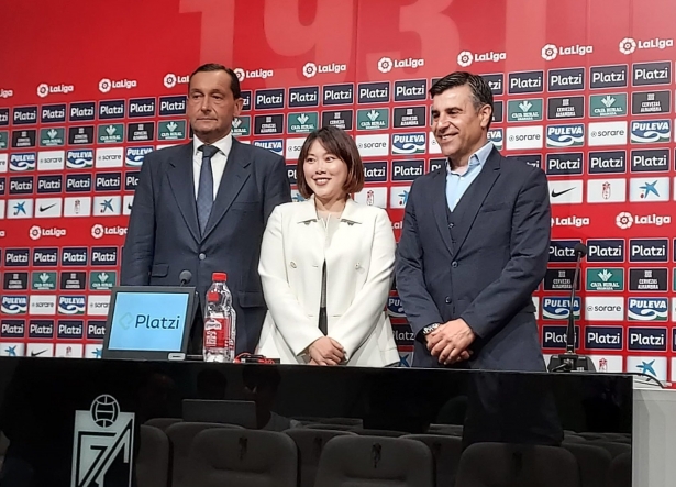 Sophia Yang, junto a Alfredo García Amado y Nico Rodríguez (FRAN CALVO) Sophia Yang, junto a Alfredo García Amado y Nico Rodríguez (FRAN CALVO)