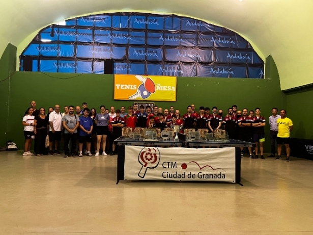 algunos de los integrantes del CTM Ciudad de Granada en las instalaciones del estadio de la juventud (CTM CIUDAD DE GRANADA) algunos de los integrantes del CTM Ciudad de Granada en las instalaciones del estadio de la juventud (CTM CIUDAD DE GRANADA)
