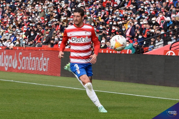 Sergio Escudero se adueñó de la banda izquierda tras la lesión de Neva (JOSÉ M. BALDOMERO) Sergio Escudero se adueñó de la banda izquierda tras la lesión de Neva (JOSÉ M. BALDOMERO)