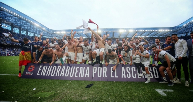 Imagen de la celebración por el ascenso del Albacete en Riazor (ALBACETE BALOMPIÉ) Imagen de la celebración por el ascenso del Albacete en Riazor (ALBACETE BALOMPIÉ)
