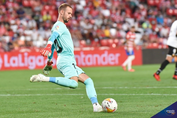 Aarón Escandell volvió a vivir una nueva temporada en el banquillo (JOSÉ M. BALDOMERO) Aarón Escandell volvió a vivir una nueva temporada en el banquillo (JOSÉ M. BALDOMERO)