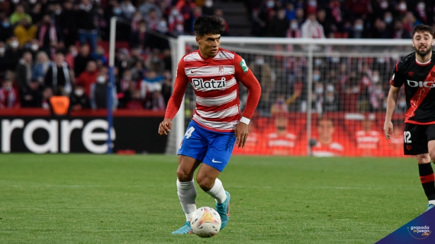 Arezo, en uno de los pocos encuentros que disputó con el Granada en la segunda vuelta (JOSÉ M. BALDOMERO) Arezo, en uno de los pocos encuentros que disputó con el Granada en la segunda vuelta (JOSÉ M. BALDOMERO)
