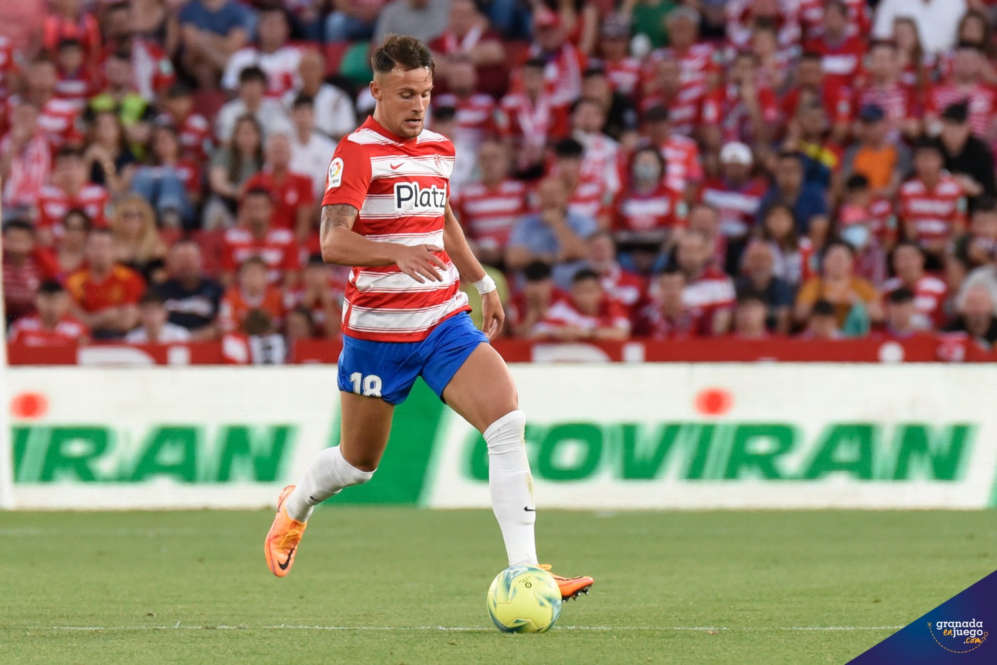 Petrovic llegó en el mercado invernal y agradó a la afición rojiblanca (JOSÉ M. BALDOMERO)