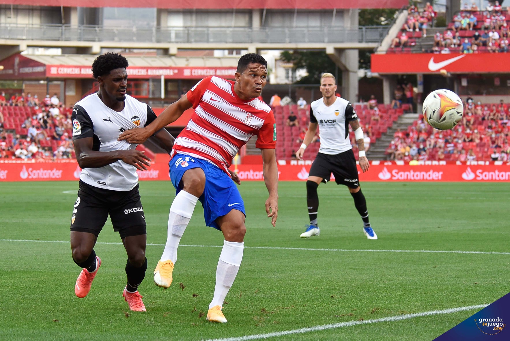 Carlos Bacca fue el gran chasco de la temporada en cuanto a fichajes (JOSÉ M. BALDOMERO)