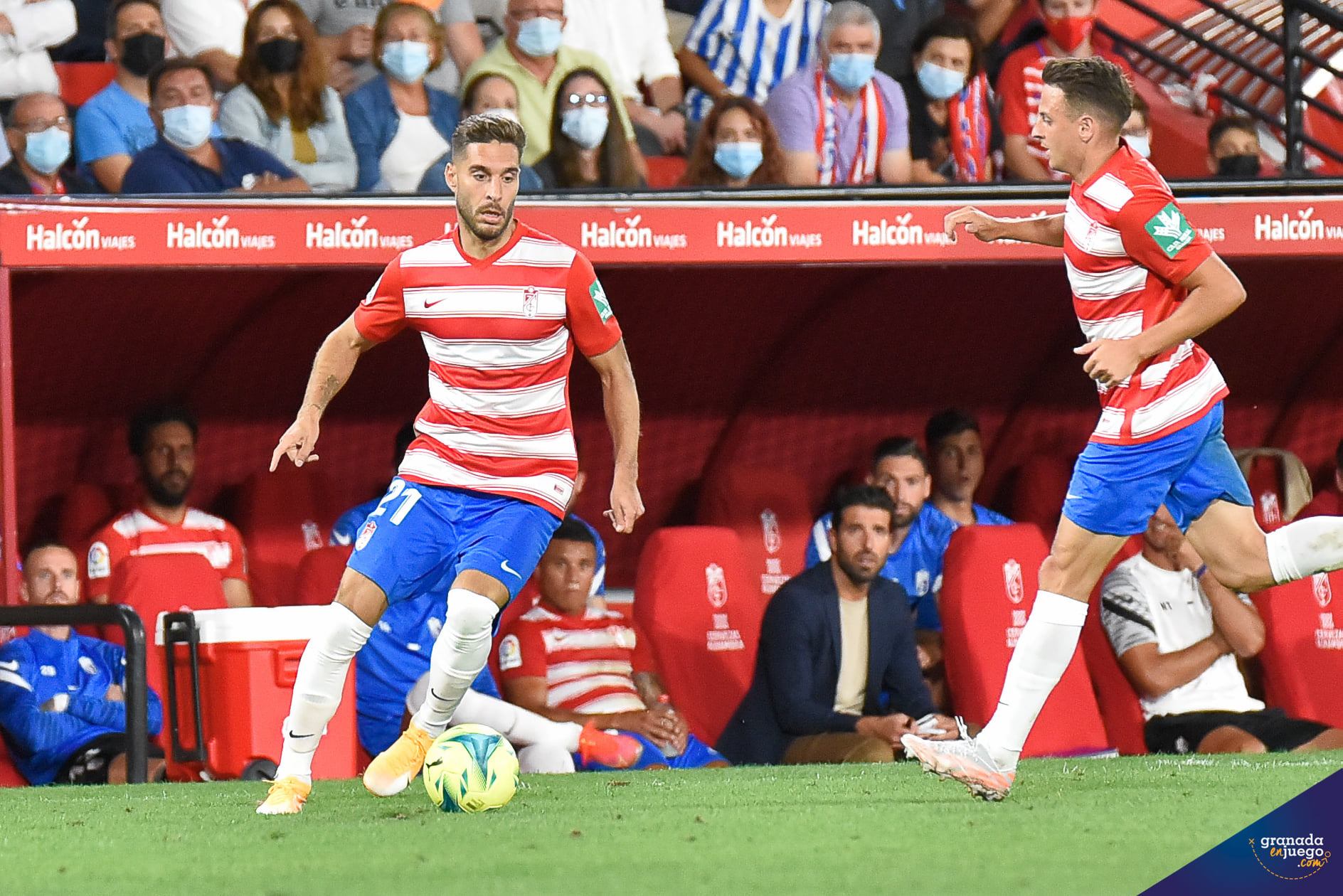 Rochina, en uno de sus primeros partidos con el Granada tras su regreso al club (JOSÉ M. BALDOMERO)