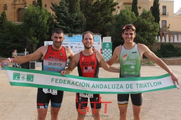 Tres primeros clasificados en categoría masculina (FATRI) Tres primeros clasificados en categoría masculina (FATRI)