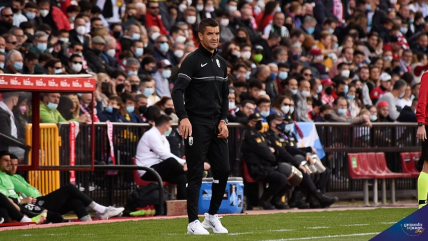 Torrecilla, en uno de los partidos que dirigió al Granada en `Los Cármenes` (JOSÉ M. BALDOMERO)