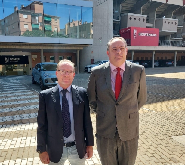 José Guerrero y Mariano de Damas, a su llegada al estadio para asistir a la Junta (FRAN CALVO)