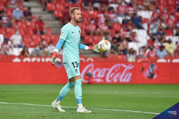 Aarón Escandell, en el partido de la segunda jornada ante el Valencia en `Los Cármenes` (JOSÉ M. BALDOMERO) Aarón Escandell, en el partido de la segunda jornada ante el Valencia en `Los Cármenes` (JOSÉ M. BALDOMERO)