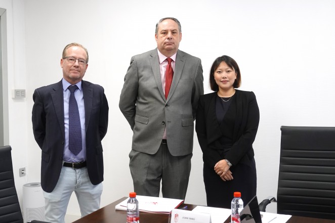 José Guerrero, Mariano de Damas y Sophia Yang, en la Junta General Extraordinaria de accionistas (PEPE VILLOSLADA / GCF)