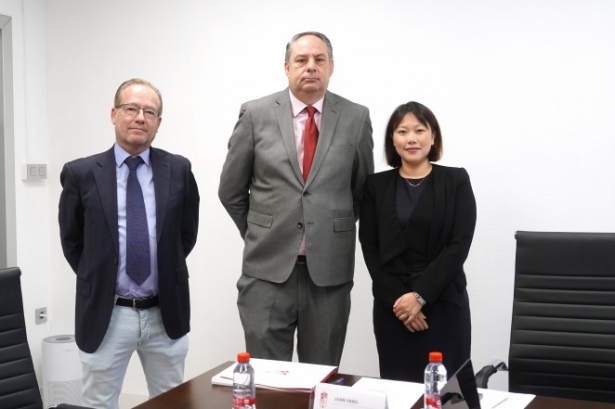 José Guerrero, Mariano de Damas y Sophia Yang, en la Junta General Extraordinaria de accionistas (PEPE VILLOSLADA / GCF) José Guerrero, Mariano de Damas y Sophia Yang, en la Junta General Extraordinaria de accionistas (PEPE VILLOSLADA / GCF)