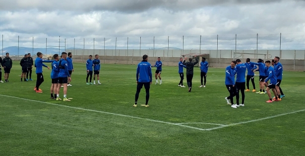 Imagen de un entrenamiento del Granada durante la temporada pasada, ya bajo las órdenes de Karanka (FRAN CALVO) Imagen de un entrenamiento del Granada durante la temporada pasada, ya bajo las órdenes de Karanka (FRAN CALVO)